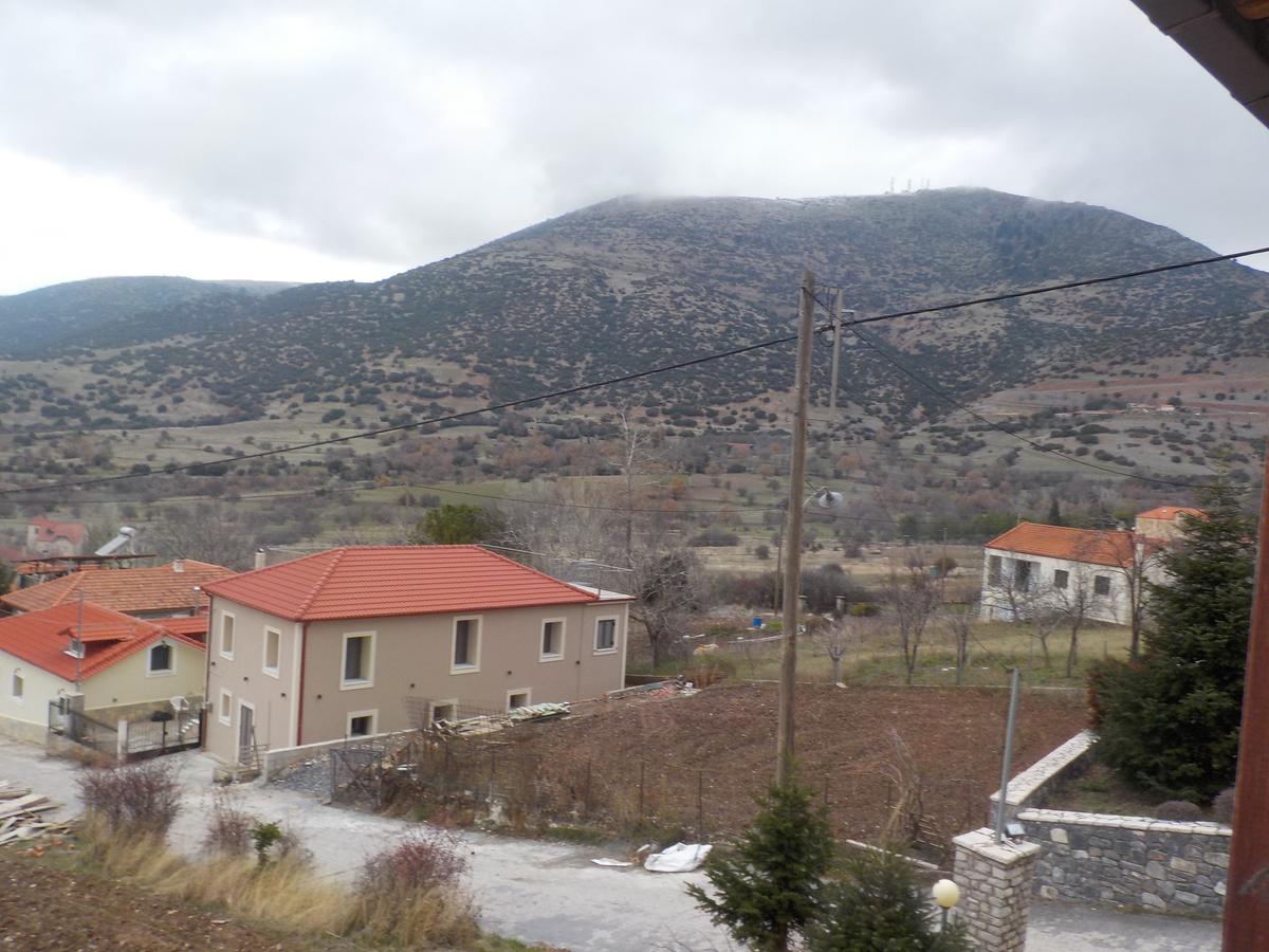 Enoikiazomena Petropoulos Aparthotel Ano Lousoi Buitenkant foto