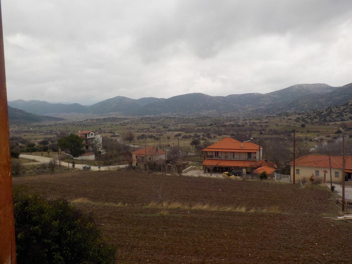 Enoikiazomena Petropoulos Aparthotel Ano Lousoi Buitenkant foto